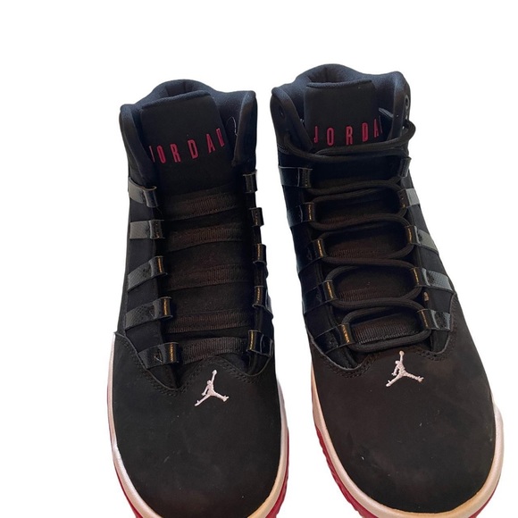 Nike Jordan Max Aura Older Kids' Shoe ! - Picture 2 of 4